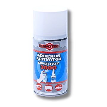 Spuitbus van Mahotec Adhesion Activator met witte dop en blauwe-rode label, inclusief pictogrammen voor motor, helm en auto.