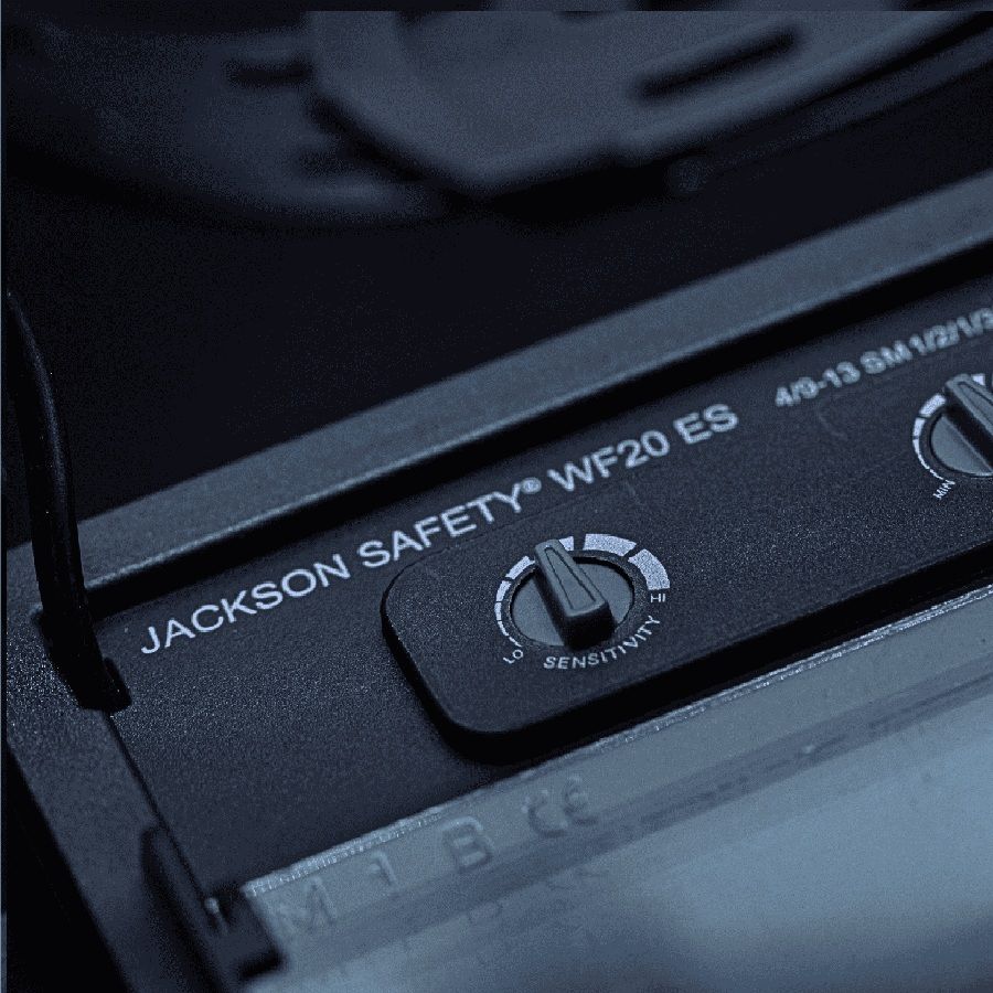 Close-up van JACKSON SAFETY® WF20 ES module met draaiknoppen voor gevoeligheid en schaduwinstelling.