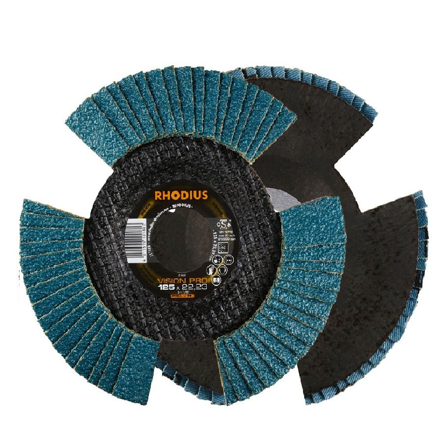 - Twee RHODIUS VISION PRO lamellenschijven met blauwe segmenten en centrale label met specificaties. - Bijschrift: RHODIUS VISION PRO – krachtige slijpschijven voor roestvast staal en precisiewerk. - Beschrijving: Afbeelding toont twee RHODIUS VISION PRO lamellenschijven met radiale blauwe schuursegmenten en centrale label. Specificaties: Ø 125 x 22,23 mm, max. 12.200 RPM. Geschikt voor slijpen, blenden en afwerken van metalen oppervlakken, met nadruk op RVS. Veiligheidspictogrammen geven gebruiksrichtlijnen aan. Ideaal voor professionele toepassingen in metaalbewerking en constructie. Laat me weten als je ook een korte webshoptekst of flyerbeschrijving nodig hebt!